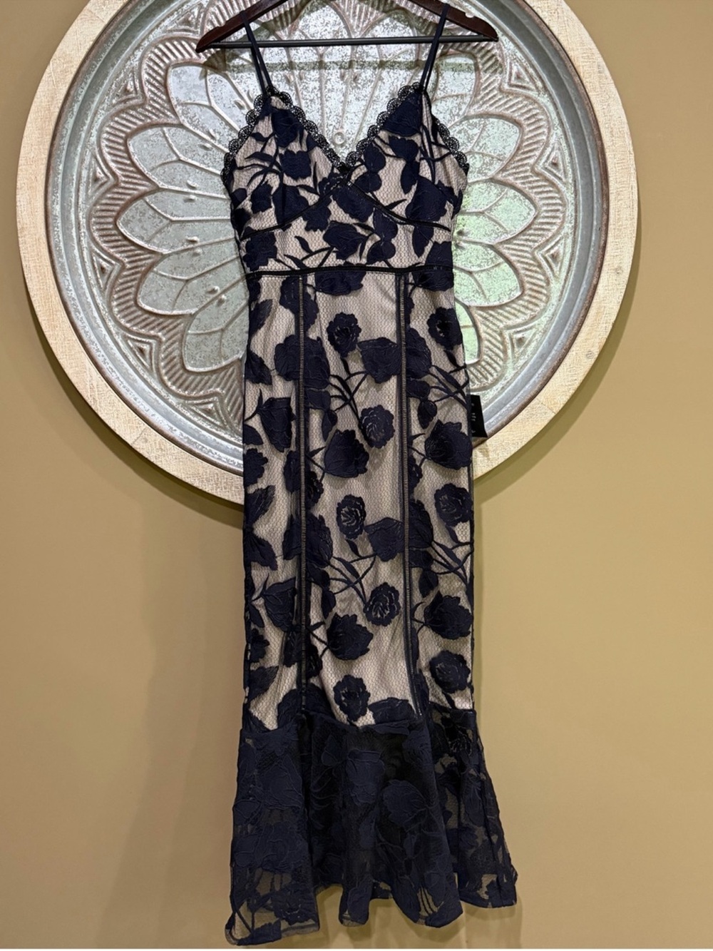 NWT Lulu's Navy Blue Lace Overlay Nude-Illusion Backless Midi Dress - Picture 5 of 7